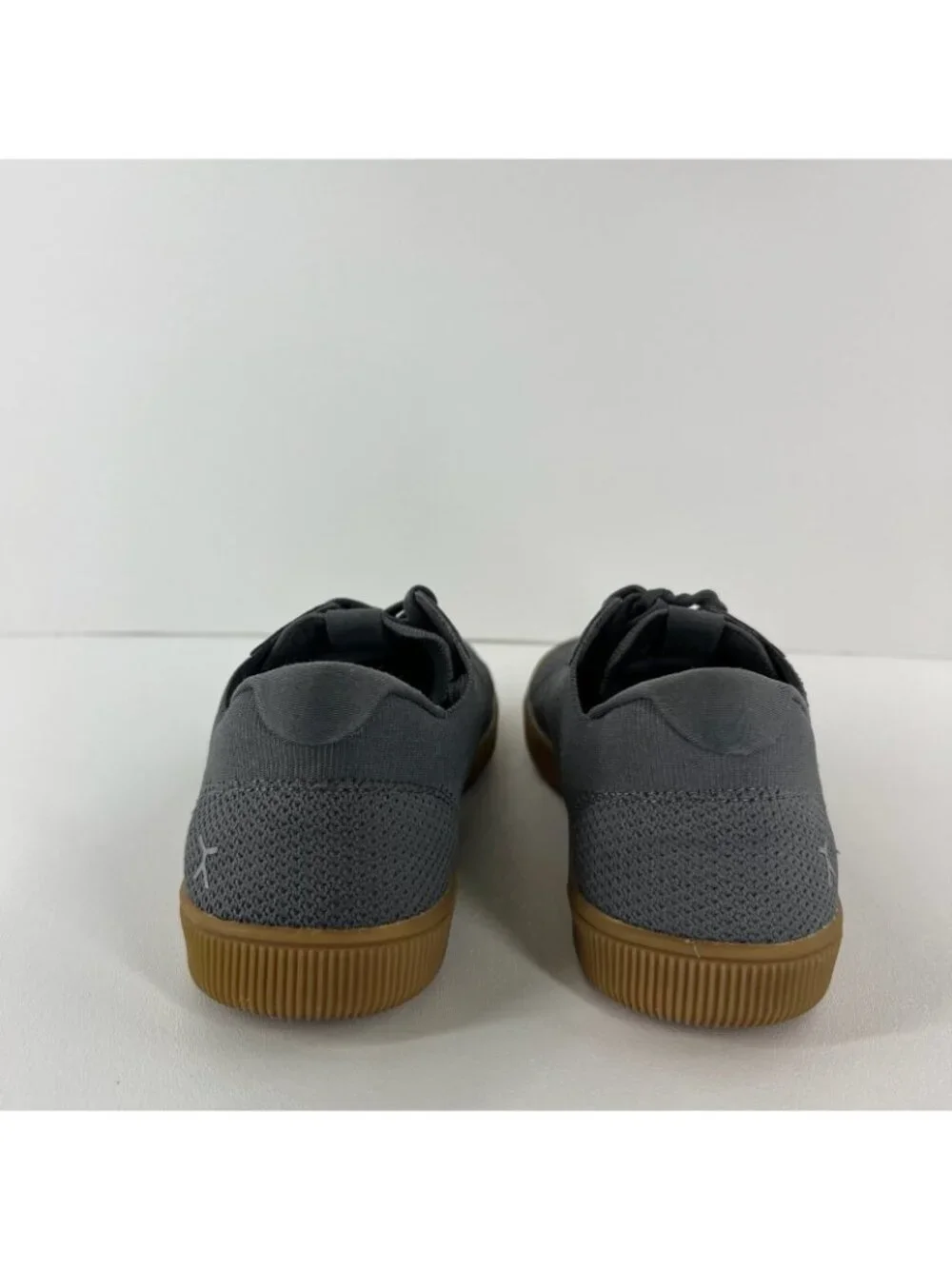 Flux Adapt Knit Trainer Shoes Men Size 9 Gum sole Toe Box Low Top Gray